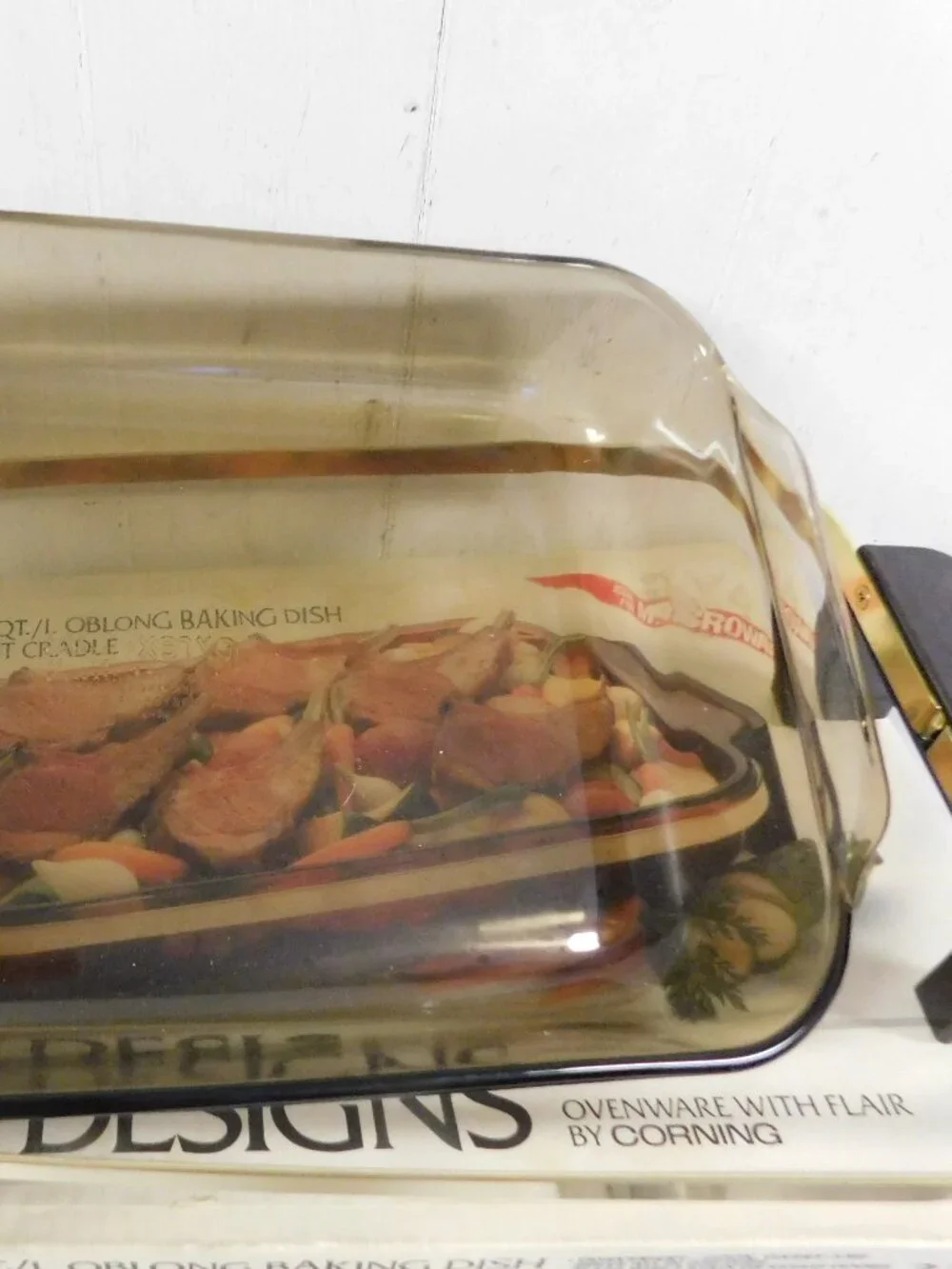 Pyrex Designs Ovenware with Flair Party Server 3 Qt Baker Dish w/ Brass Cradle